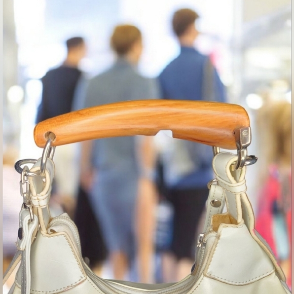 Vintage White Prada Leather Cleo Women's Bag - Picture 5 of 13